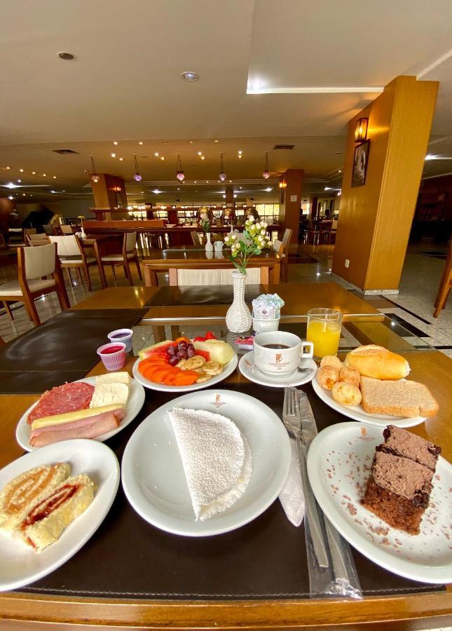 Constantino Hotel e Eventos Juiz de Fora Exterior foto A typical Brazilian breakfast