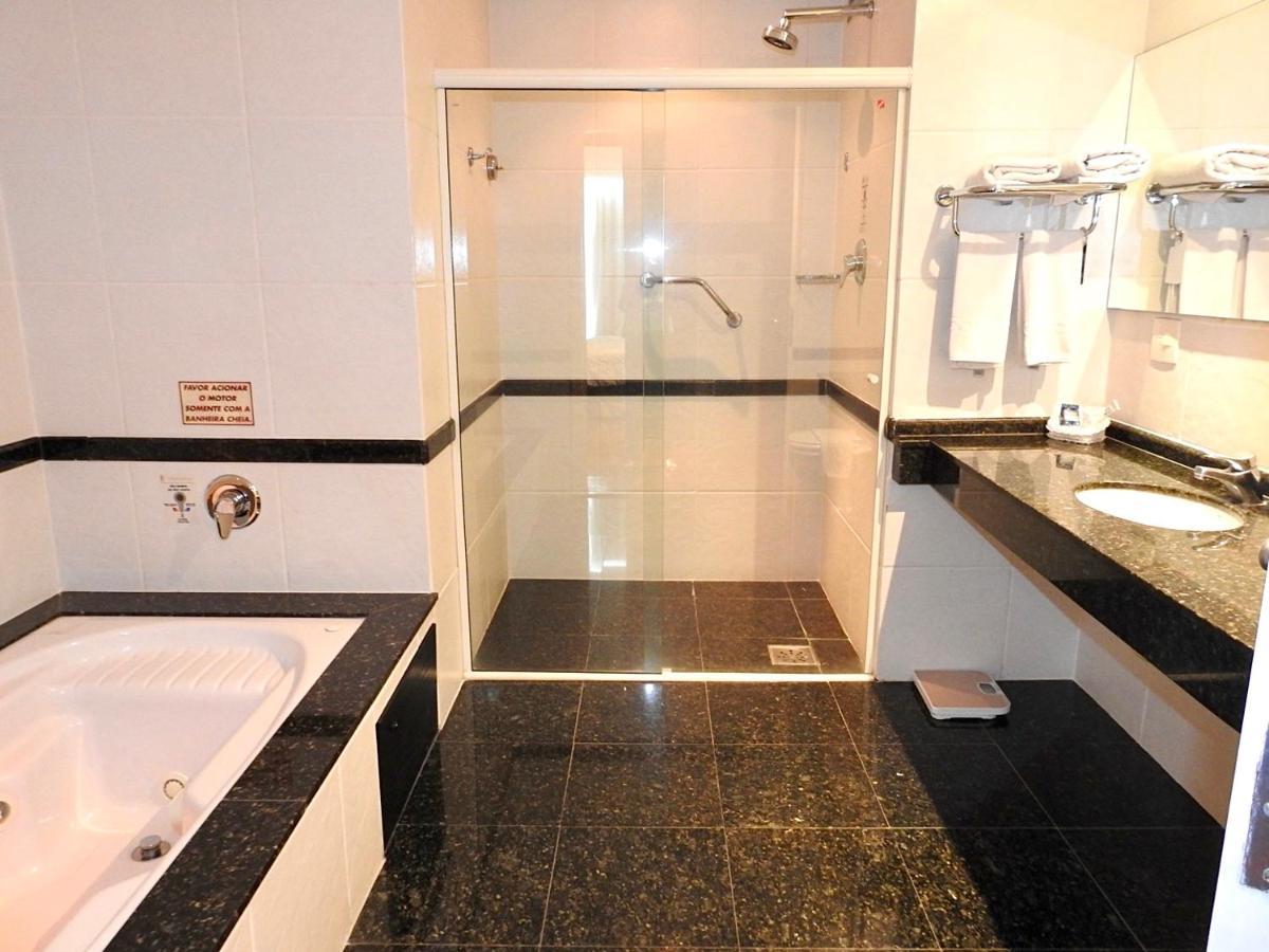 Constantino Hotel e Eventos Juiz de Fora Exterior foto A shower cubicle